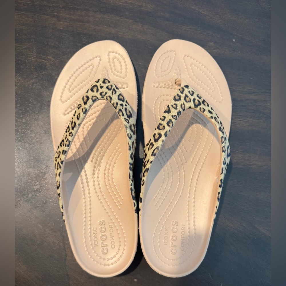 Crocs Women's Kadee II Leopard Flip- Size 8 - Picture 5 of 6
